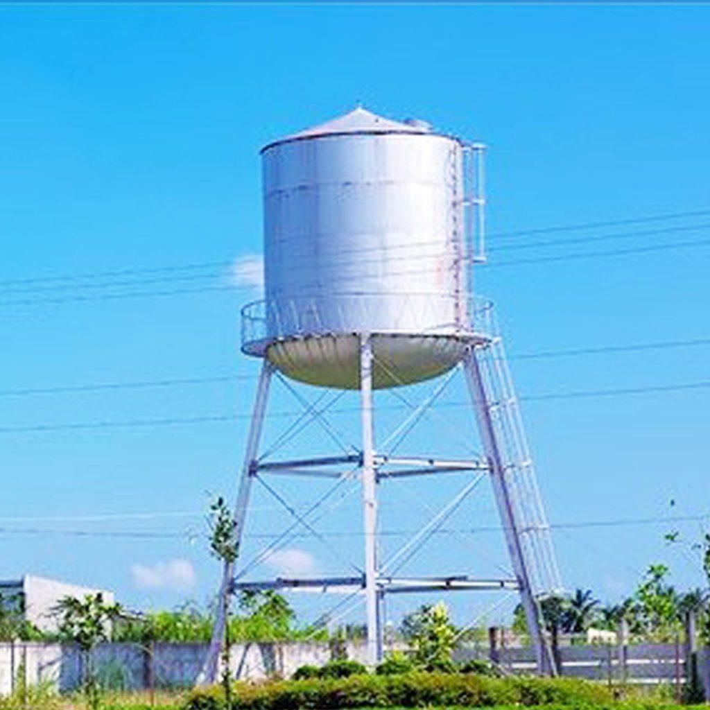 Big overhead centralized water tank of diamond heights